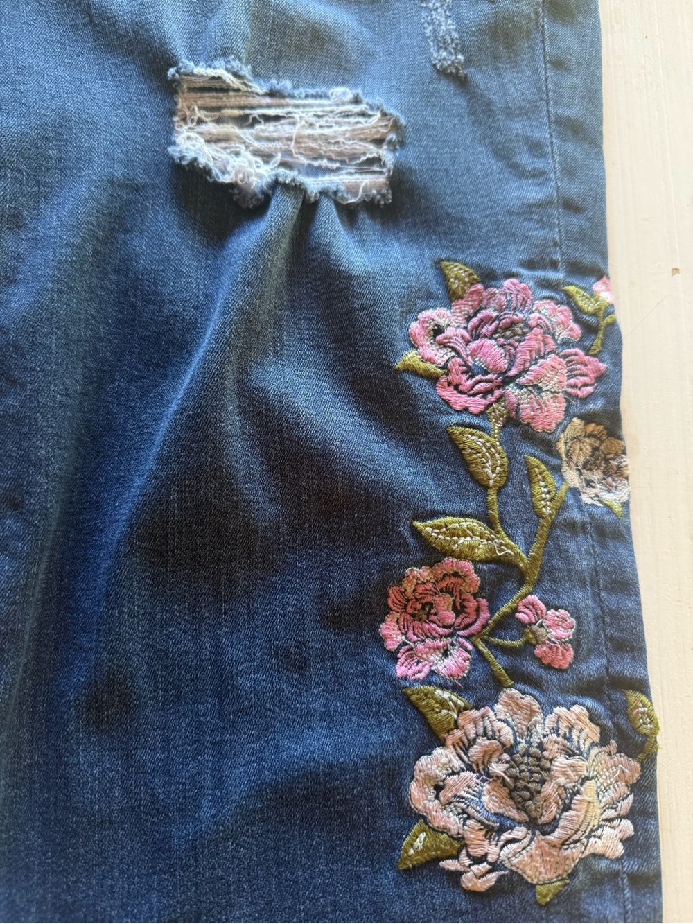 Melissa McCarthy Seven7 Embroidered Floral Distressed Cropped Jean Plus Size 20W - Picture 6 of 15